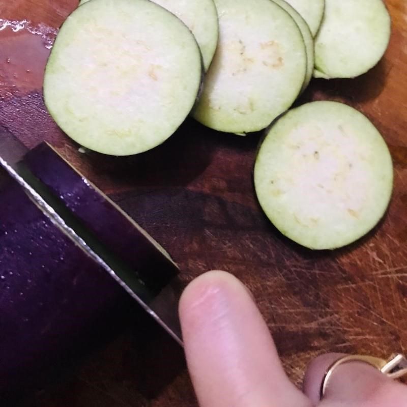 Step 1 Prepare the eggplant Crispy fried eggplant