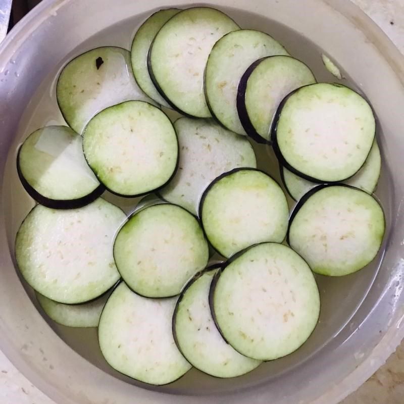 Step 1 Prepare the eggplant Crispy fried eggplant