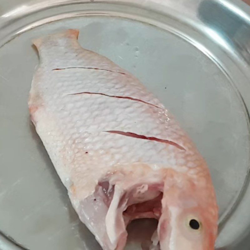 Step 1 Prepare the red tilapia Steamed red tilapia with mushrooms