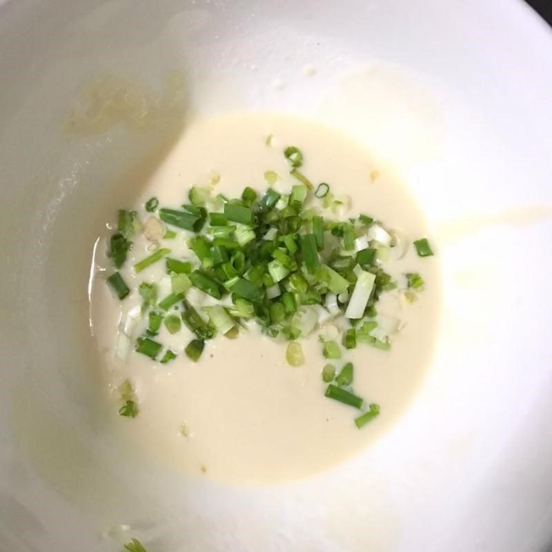 Step 3 Mix the eggplant batter for frying