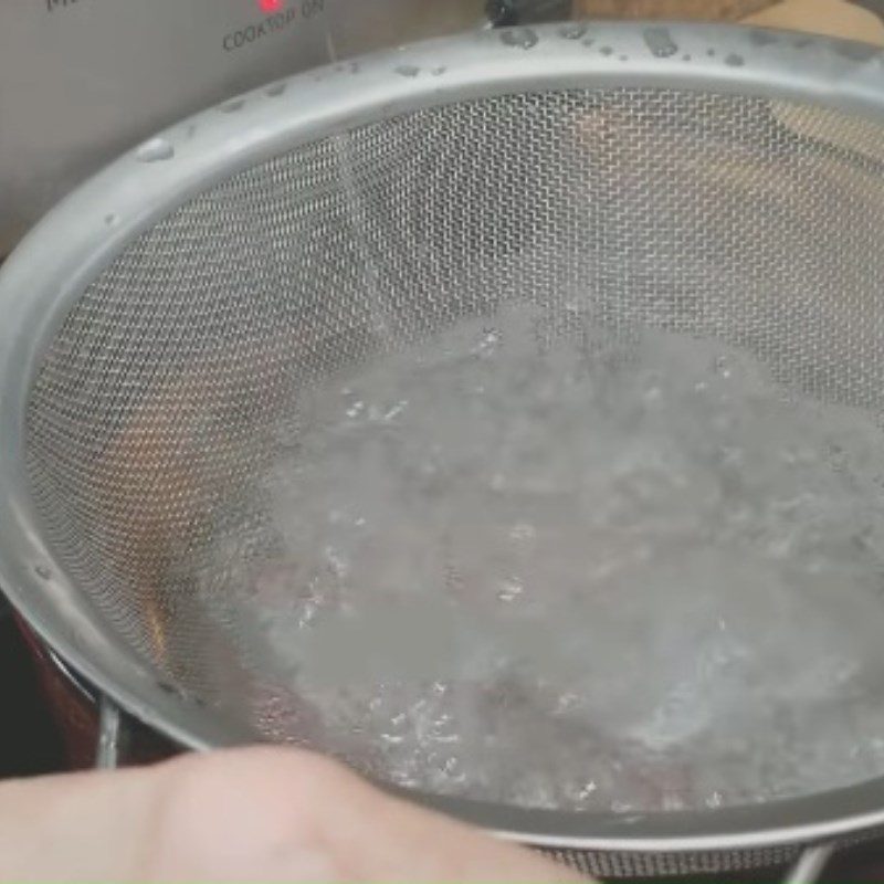 Step 5 Blanching Pho Noodles for Beef Ball Pho