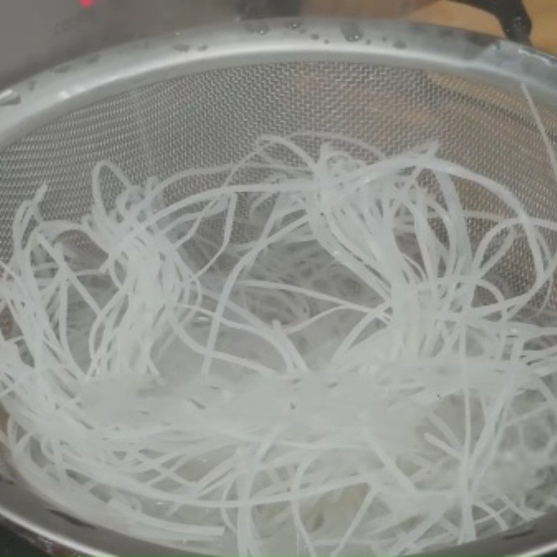 Step 5 Blanching Pho Noodles for Beef Ball Pho