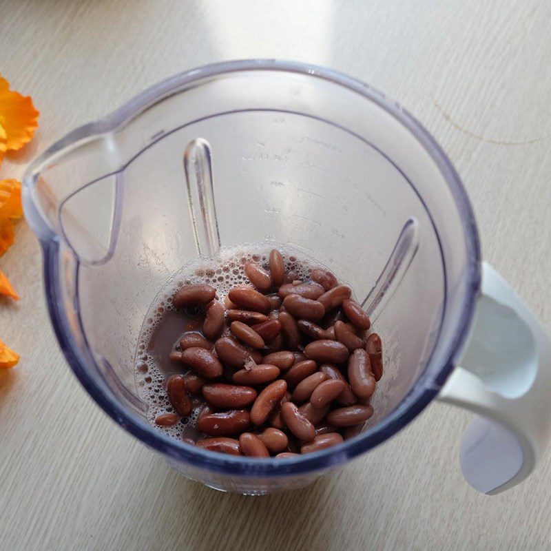 Step 3 Puree the red beans Sticky rice cake with red bean filling