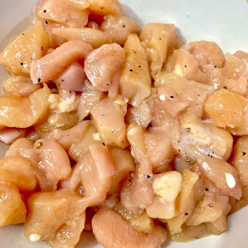 Step 2 Marinate the chicken Chicken breast stir-fried with tomato