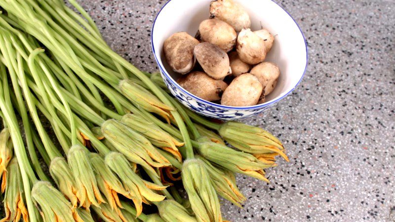 Ingredients for Stir-fried Squash Blossoms with Straw Mushrooms