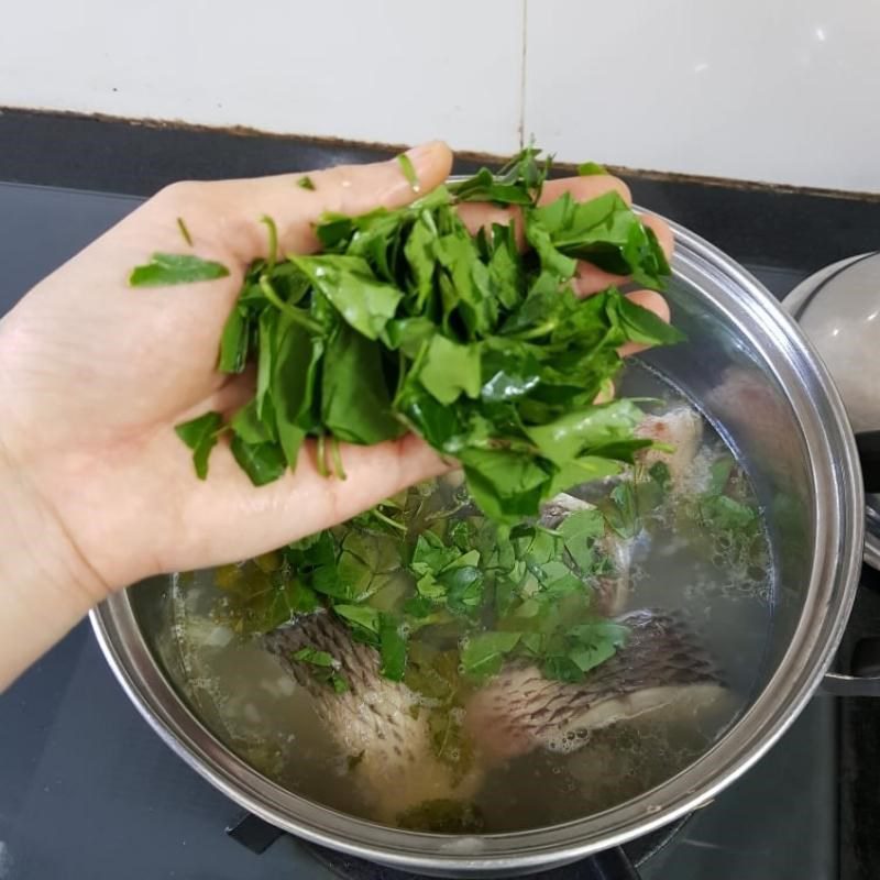 Step 2 Cook tilapia soup with wild betel leaves