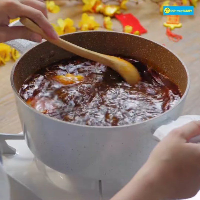 Step 2 Cook the Sichuan hot pot broth Haidilao Sichuan Hot Pot