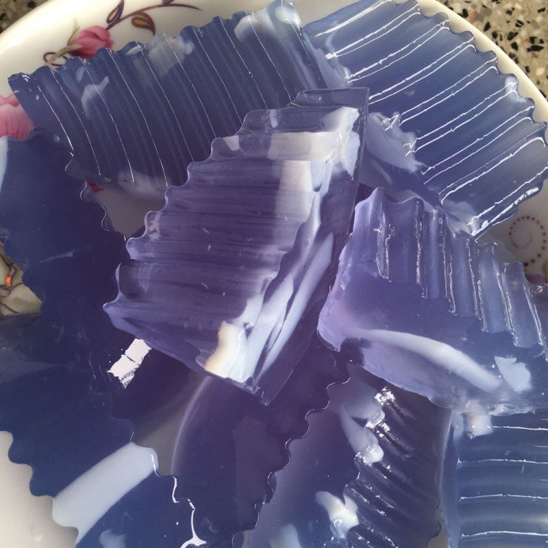 Step 4 Final product Coconut jelly with butterfly pea flower