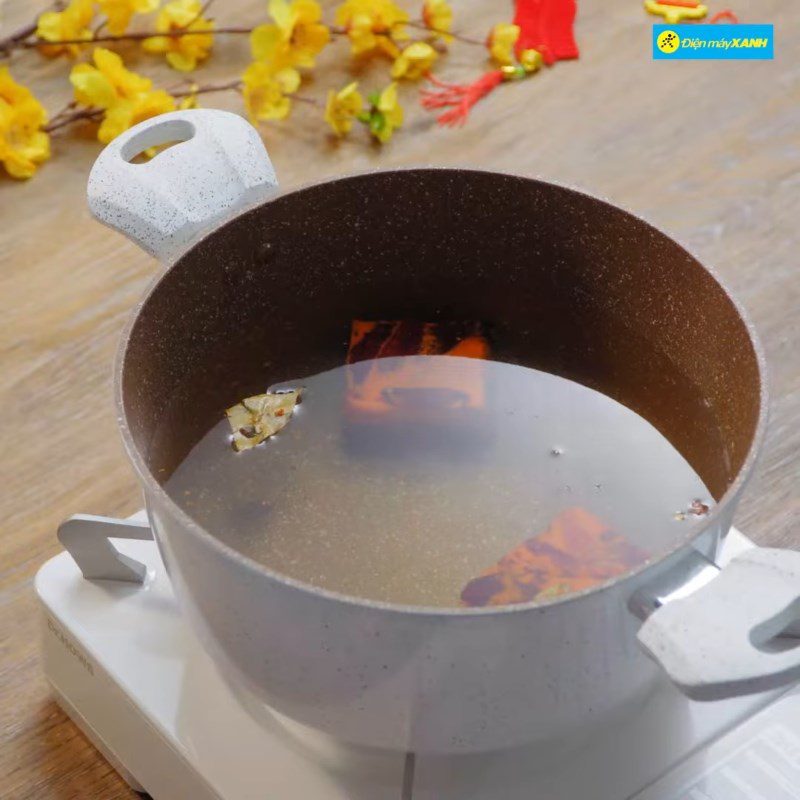 Step 2 Cook the Sichuan hot pot broth Haidilao Sichuan Hot Pot