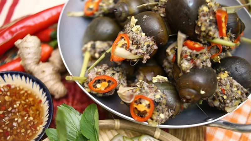 Stuffed snail steamed with meat