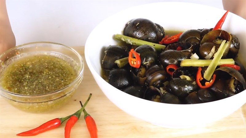 Steamed trumpet snails with pepper