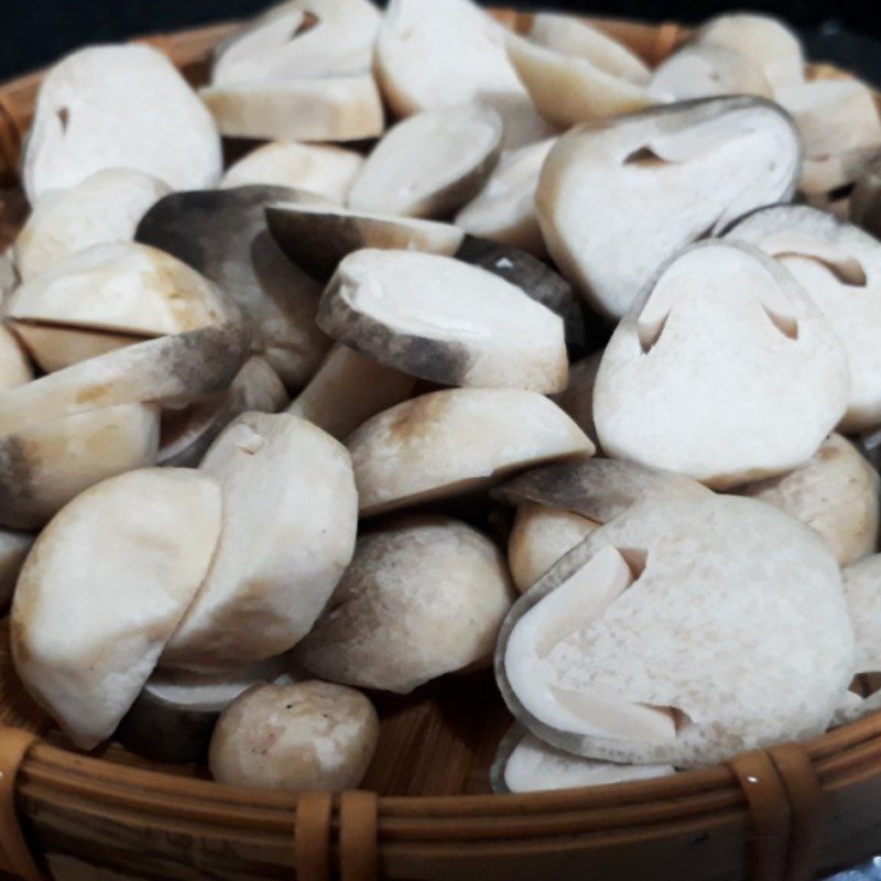 Step 1 Prepare the ingredients for pumpkin soup with mushrooms