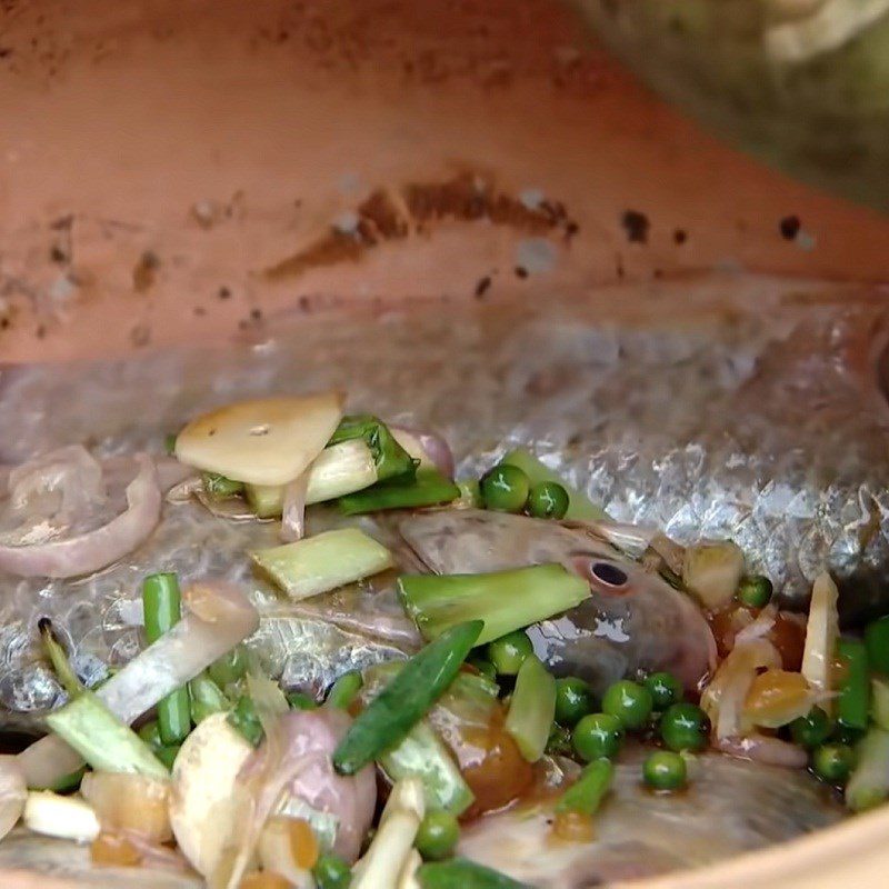 Step 4 Cook the fish Carp braised until tender