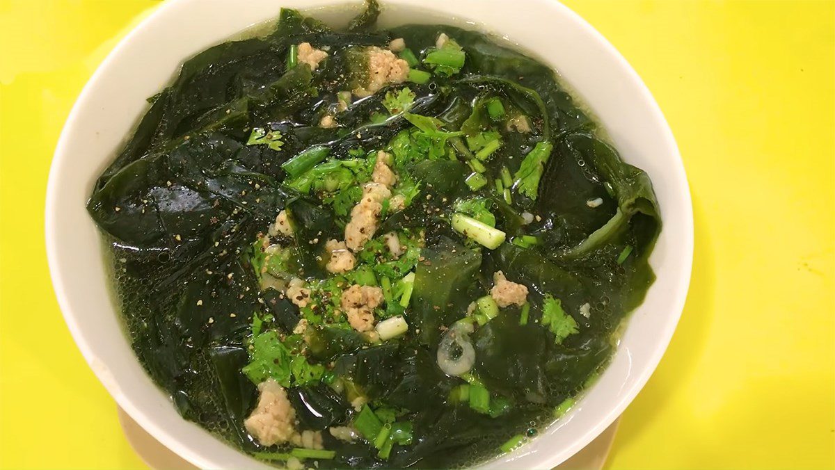 Minced pork seaweed soup