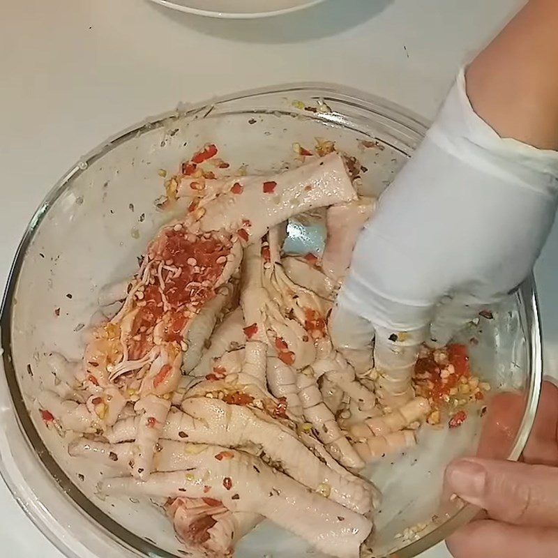 Step 2 Marinate chicken feet Grilled chicken feet with salt, chili and soy sauce