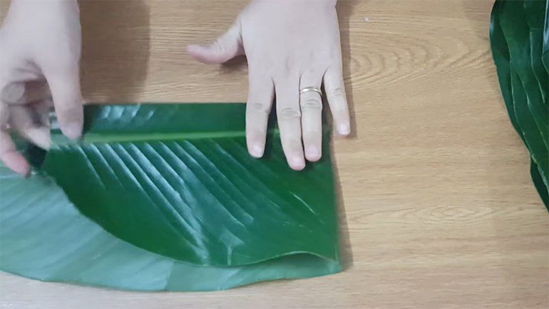 method 1 - folding dong leaves in half