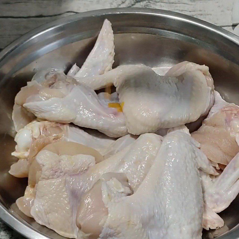 Step 1 Prepare the chicken wings Grilled chicken wings with salt and chili