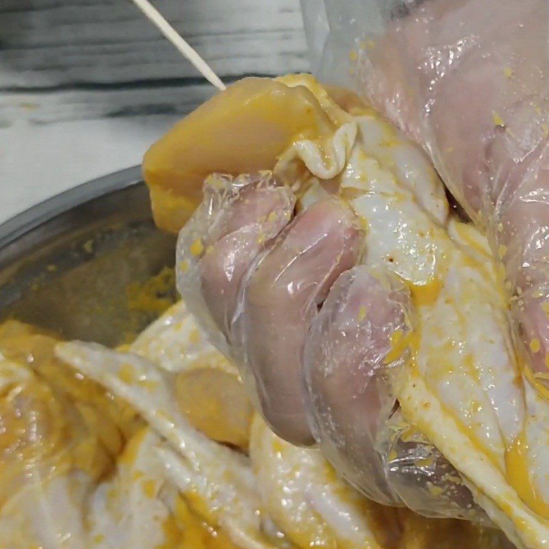 Step 4 Marinate the chicken wings Spicy grilled chicken wings