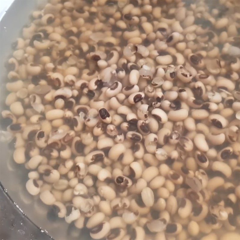 Step 1 Prepare the ingredients for White Bean Che with Taro and Coconut Milk