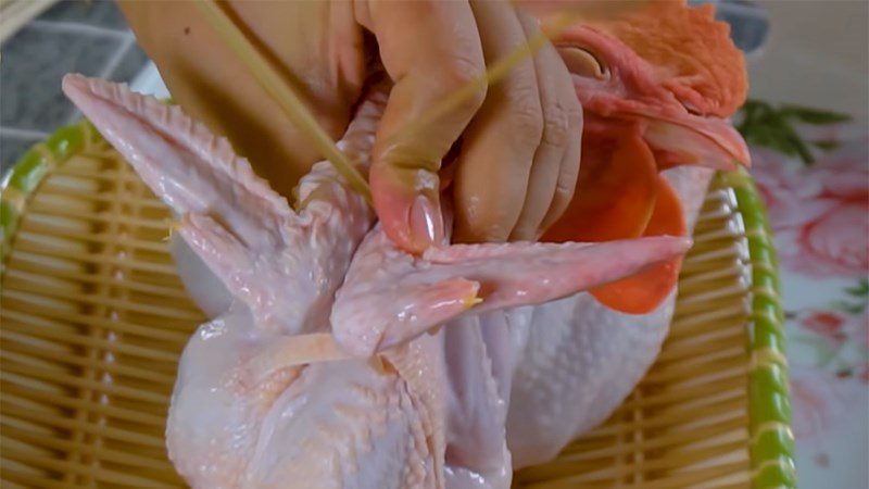 Tying the heavenly wings chicken