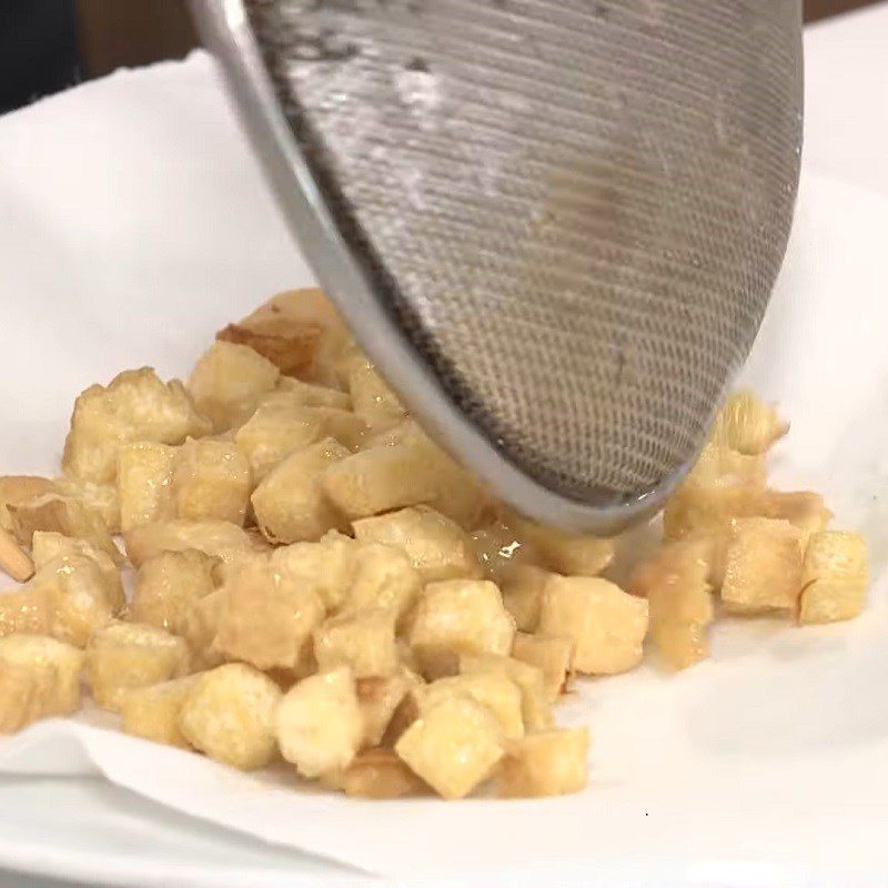 Step 4 Frying the ingredients Brown rice mixed