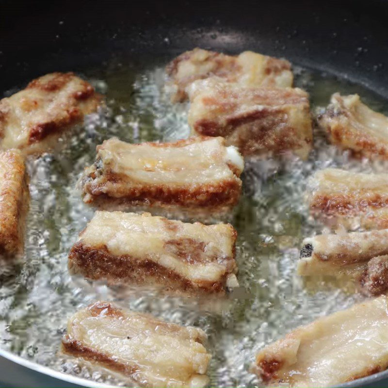 Step 2 Frying ribs Ribs braised with lemongrass and chili