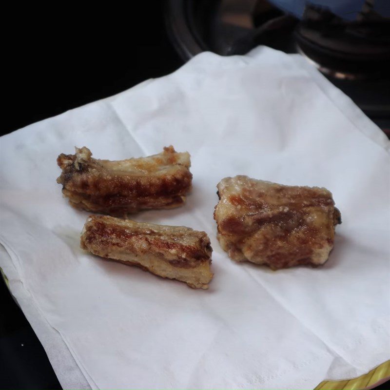 Step 2 Frying ribs Ribs braised with lemongrass and chili