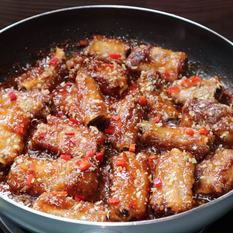 Step 3 Stir-fried Ribs with Lemongrass and Chili