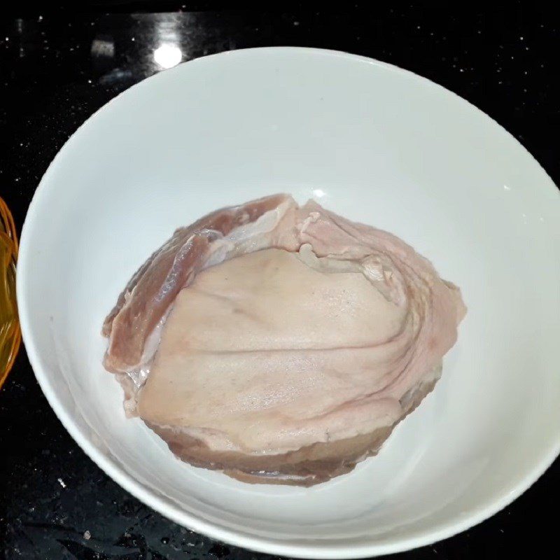 Step 1 Preliminary preparation and marinating pork leg Stewed Pork Leg with Wood Ear Mushrooms