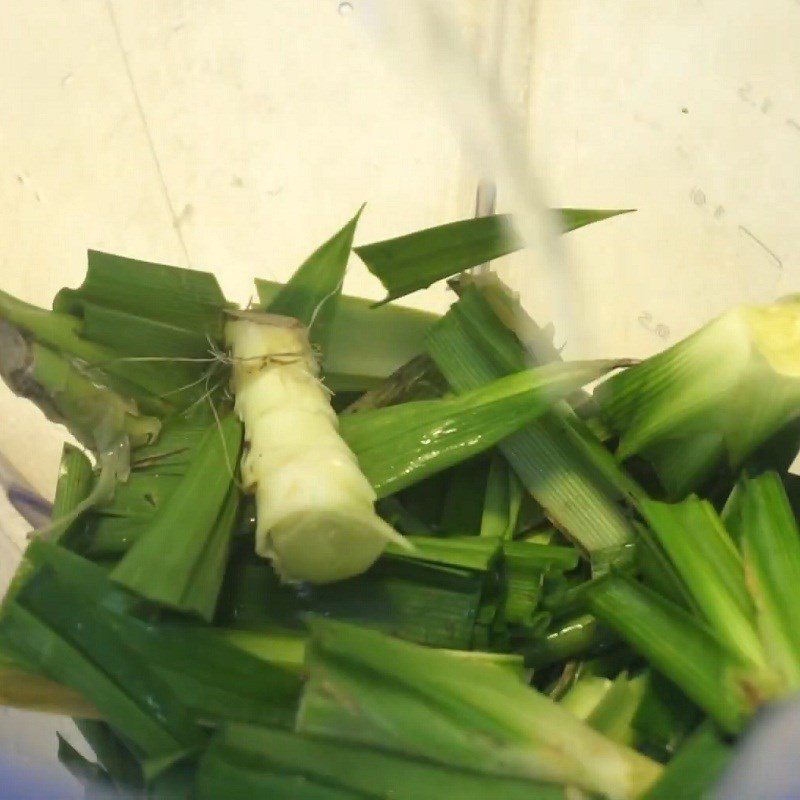 Step 1 Blend the pandan leaves mixture for Coconut Jam using an air fryer