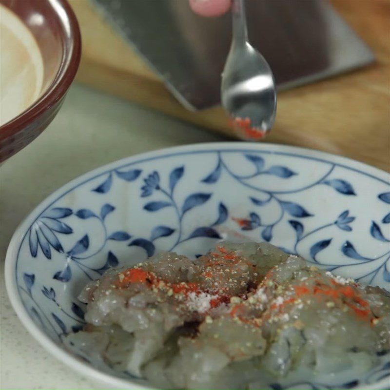 Step 2 Marinate shrimp in young jackfruit soup with betel leaves