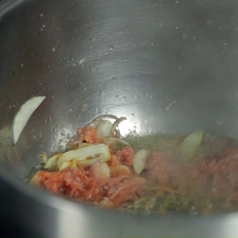 Step 3 Sauté shrimp in young jackfruit soup with betel leaves