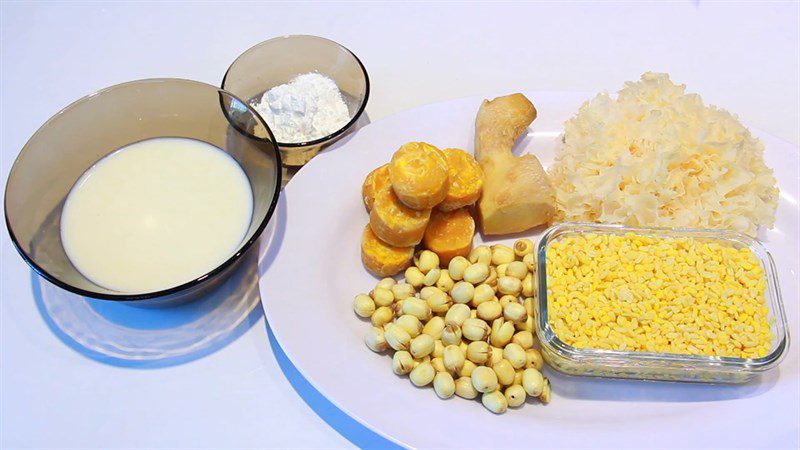 Ingredients for the dish of lotus seed and snow mushroom dessert