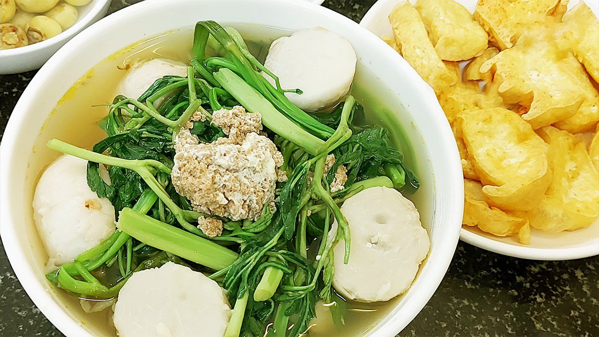 Crab soup with water spinach