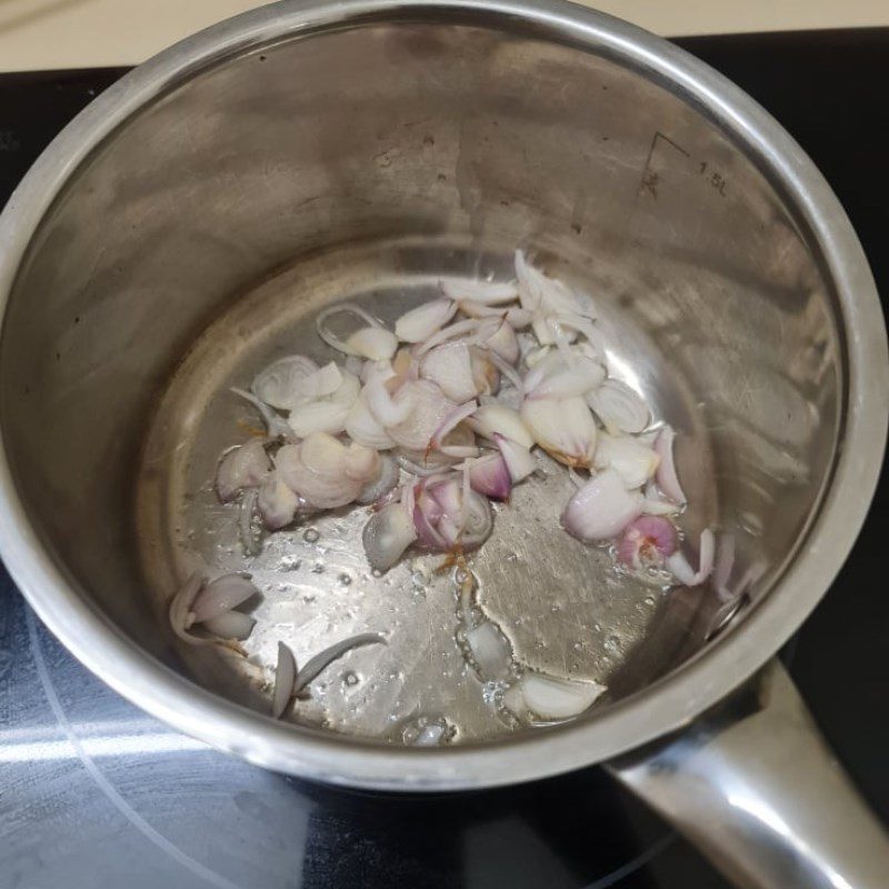 Step 2 Frying Shallots Chicken Mushroom Porridge