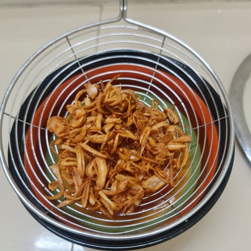 Step 2 Frying Shallots Chicken Mushroom Porridge