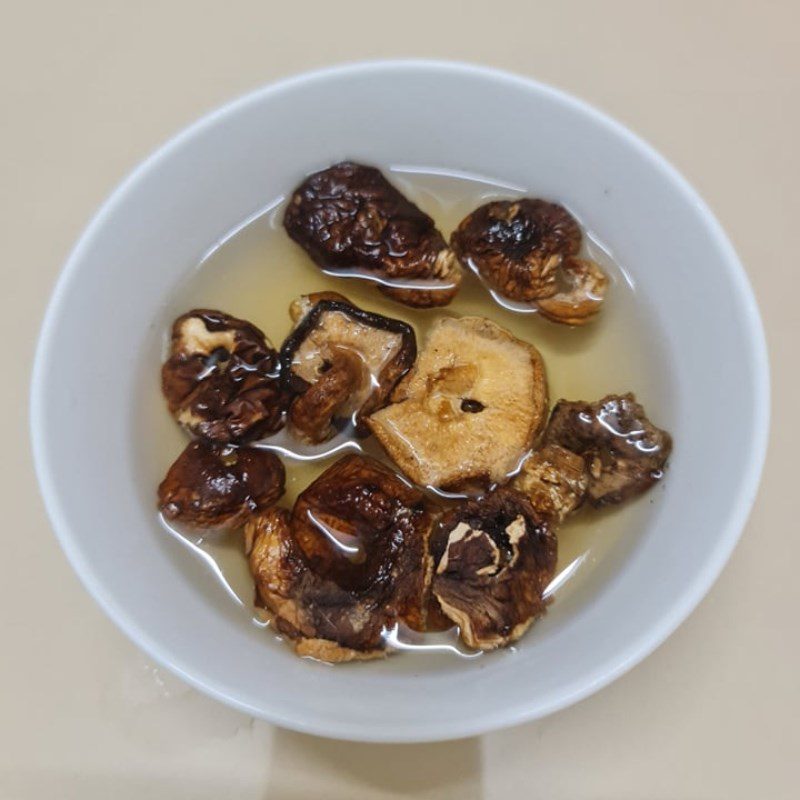 Step 1 Prepare the ingredients for Chicken and Shiitake Mushroom Porridge