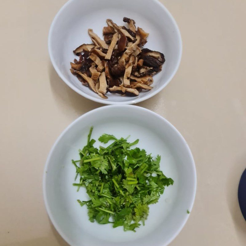 Step 1 Prepare the ingredients for Chicken and Shiitake Mushroom Porridge