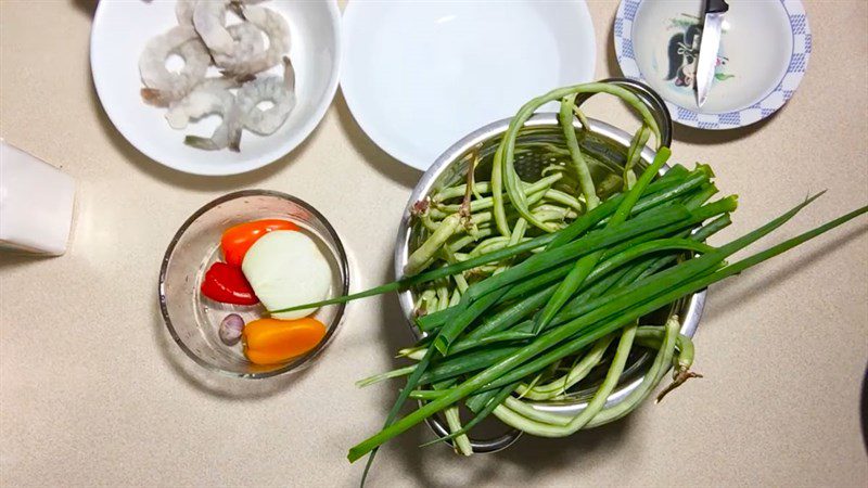 Ingredients for stir-fried long beans with dried shrimp, stir-fried long beans with fresh shrimp