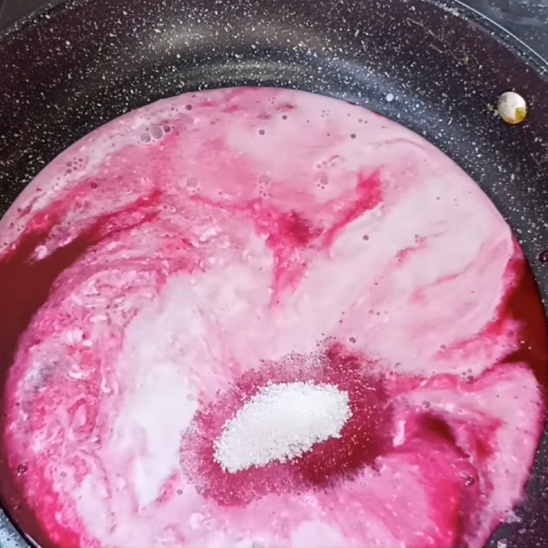 Step 3 Make the pink-purple sticky rice Three-color cake