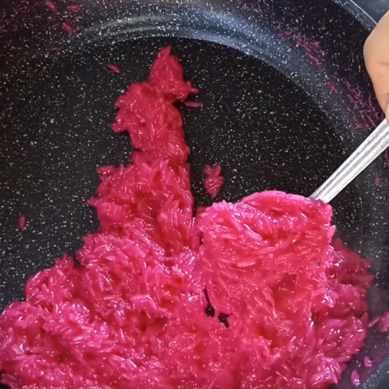 Step 3 Make the pink-purple sticky rice Three-color cake