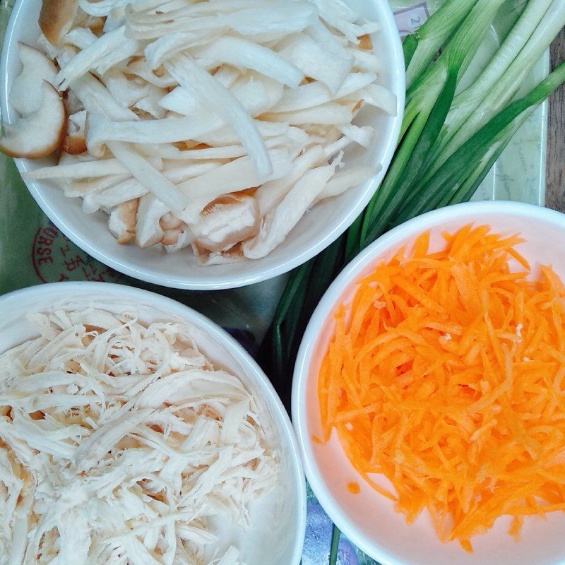 Step 1 Prepare the ingredients for Chicken Mushroom Buns