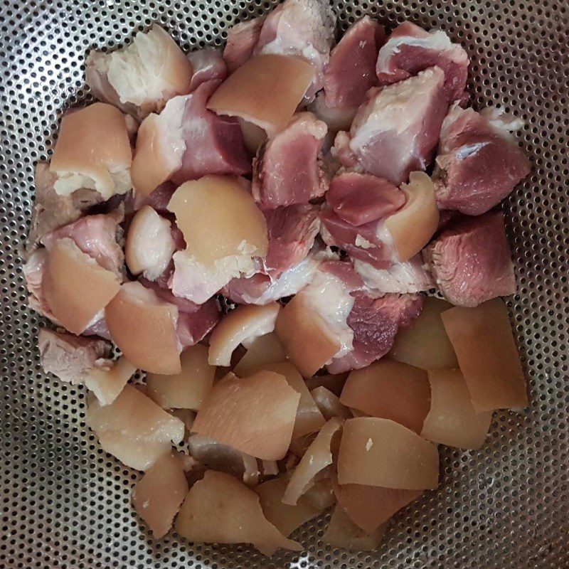 Step 1 Prepare the ingredients for Cold Pork Leg (Recipe shared by users)