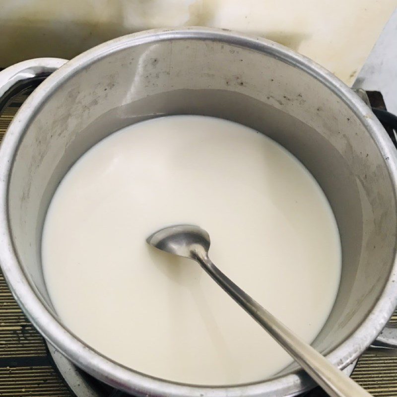 Step 2 Cook the coconut milk Mango pomelo sago dessert