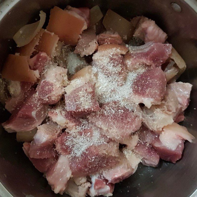 Step 2 Season the cold meat Cold pork leg (Recipe shared by a user)