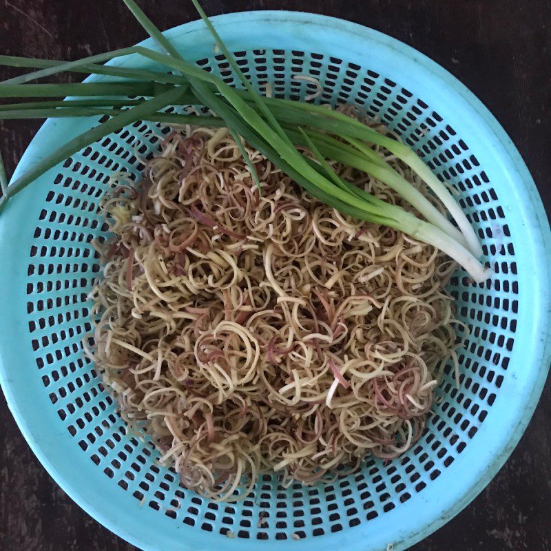 Step 1 Prepare ingredients for banana flower stir-fried frog