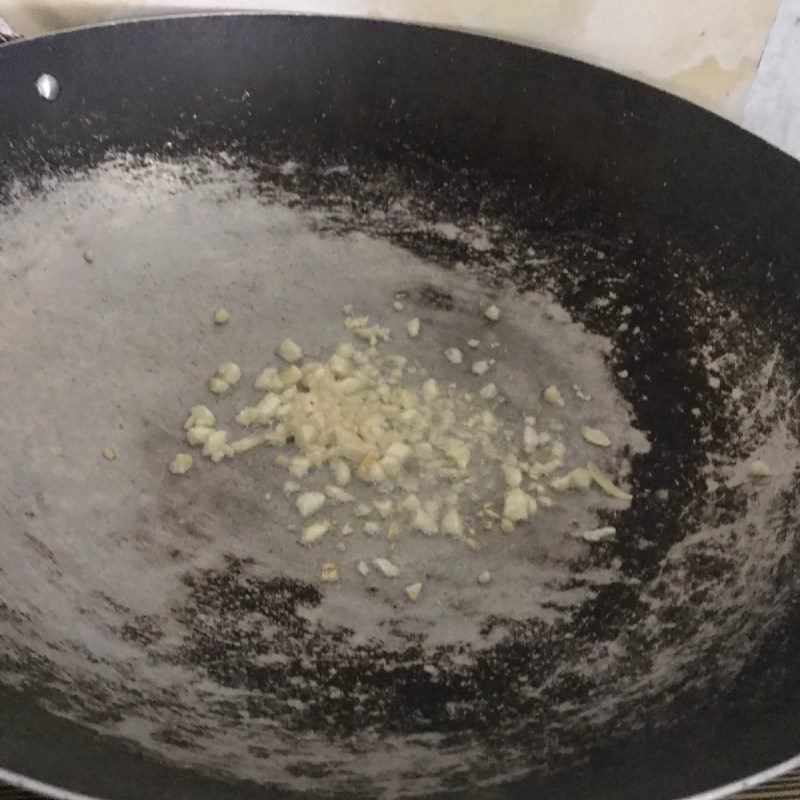 Step 2 Stir-fry frog meat for banana flower stir-fried frog