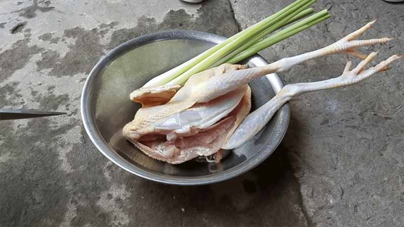 Ingredients for bamboo tube grilled chicken