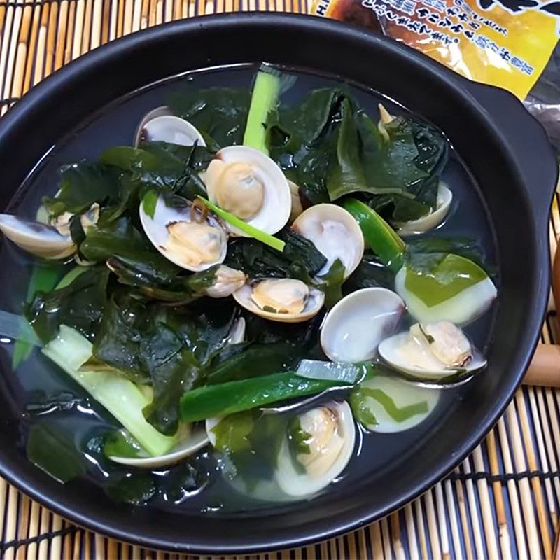 Step 4 Finished Product Seaweed Soup Cooked with Clams