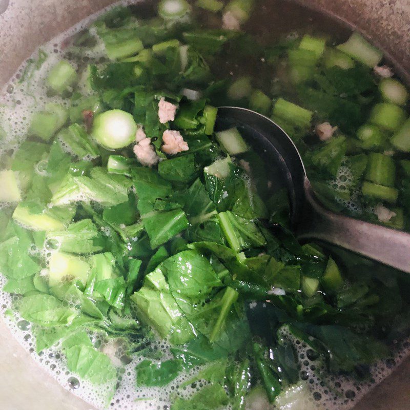 Step 3 Cooking soup Soup with minced meat and mustard greens